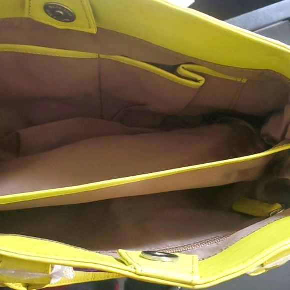 Genuine Leather Handpainted SUKRITI Kolkata Crossbody Handbag - Picture 6 of 7